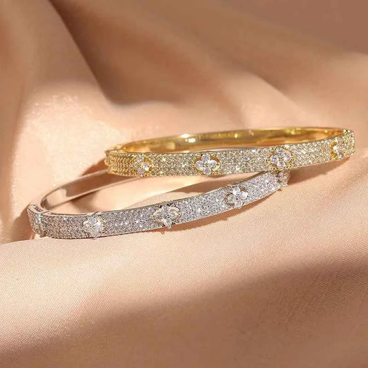 Elegant Zircon Four-Leaf Flower Bracelet – Vintage French Charm - LUCKY COLLECTION