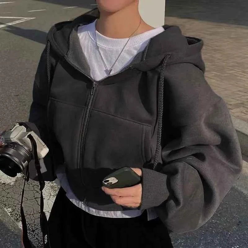 Cropped Fleece-Lined Hoodie – Cozy Yet Stylish