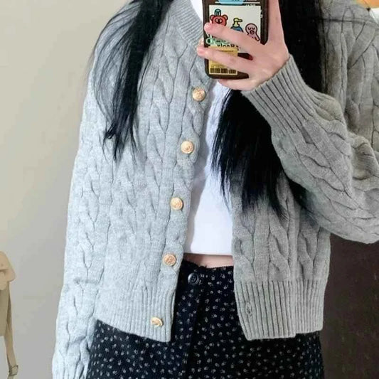 Timeless Vintage Knitted Cardigan – Elegant & Cozy