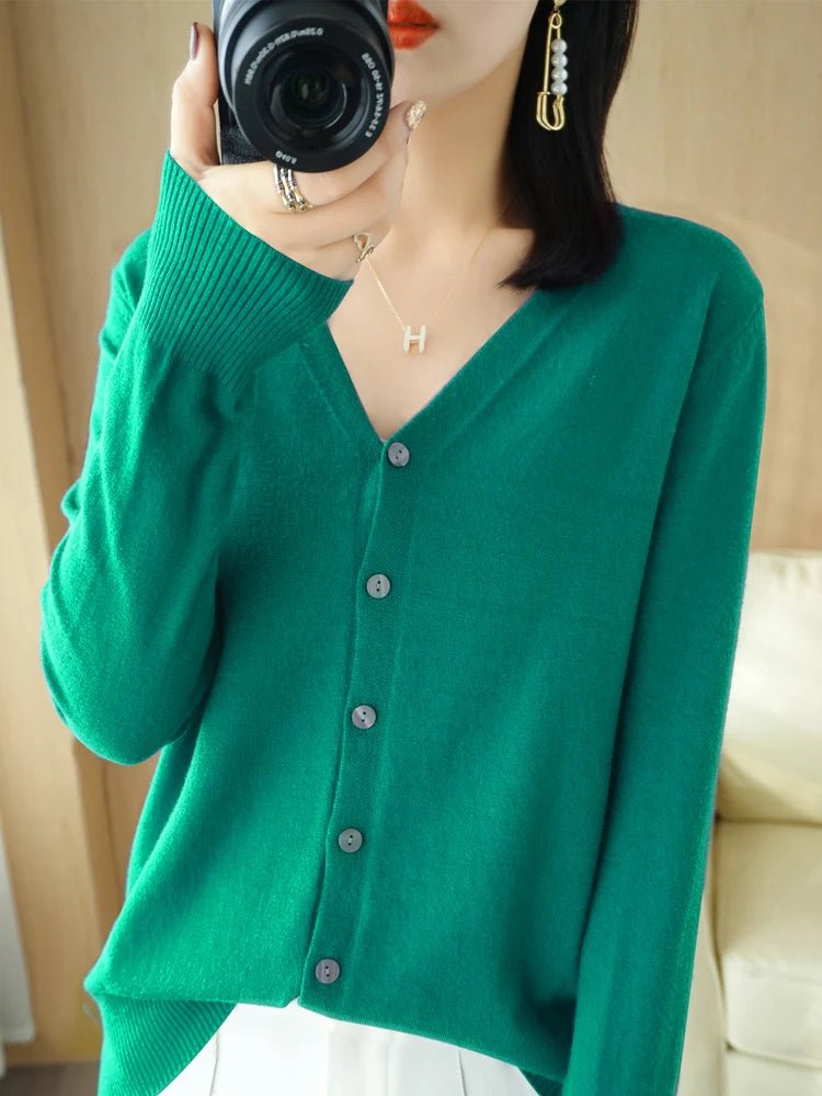 Luxurious Cashmere Knit Cardigan – Effortless Sophistication - LUCKY COLLECTION