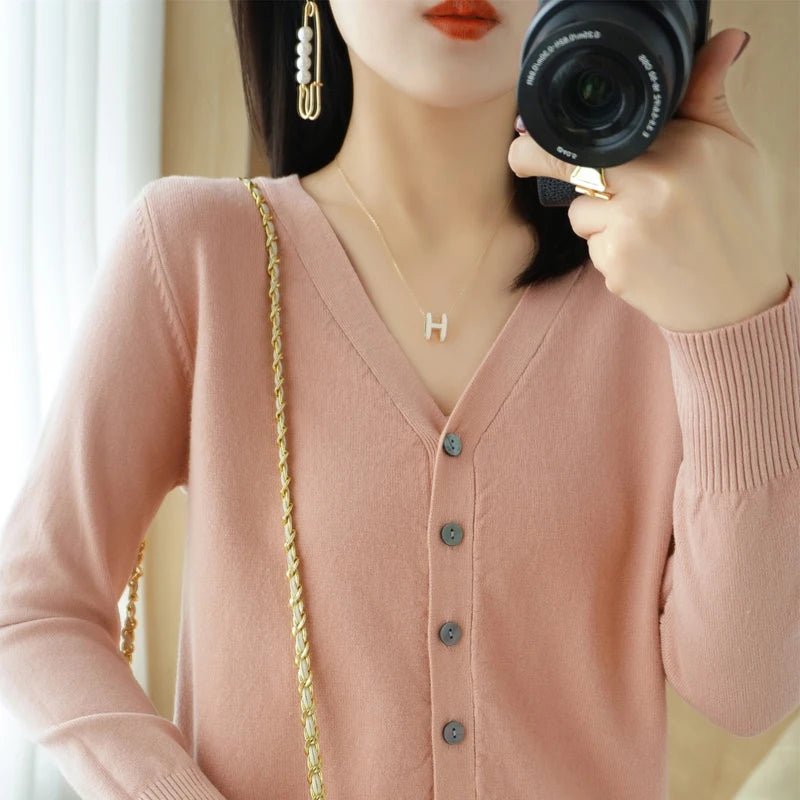 Luxurious Cashmere Knit Cardigan – Effortless Sophistication - LUCKY COLLECTION