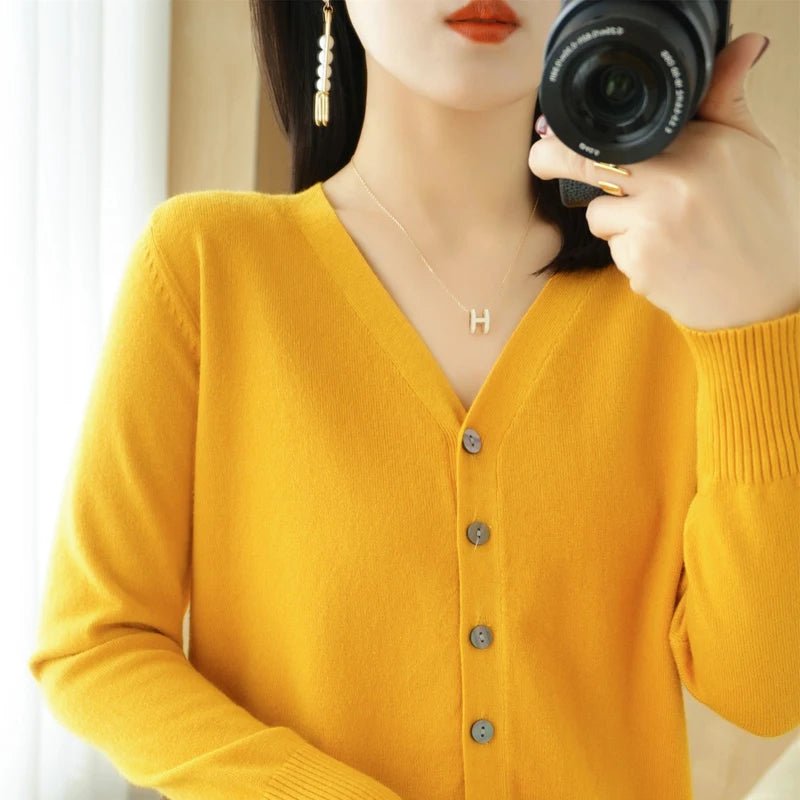 Luxurious Cashmere Knit Cardigan – Effortless Sophistication - LUCKY COLLECTION
