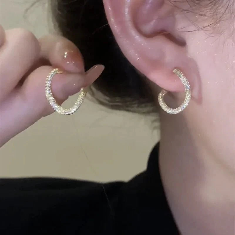 Vintage CC Design Stud Earrings – Elegant Korean Fashion Jewelry LUCKY COLLECTION e1766 