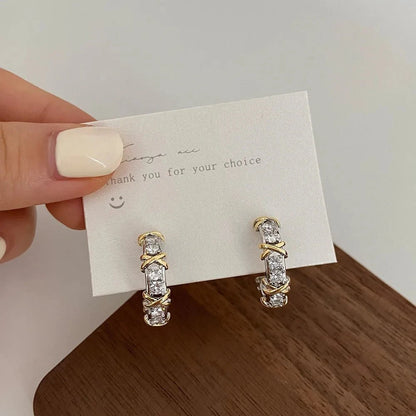 Vintage CC Design Stud Earrings – Elegant Korean Fashion Jewelry LUCKY COLLECTION e1795jinyin 