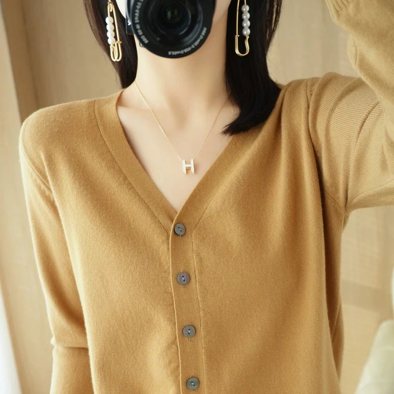 Luxurious Cashmere Knit Cardigan – Effortless Sophistication - LUCKY COLLECTION