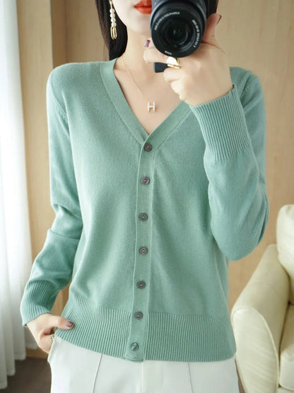 Luxurious Cashmere Knit Cardigan – Effortless Sophistication - LUCKY COLLECTION