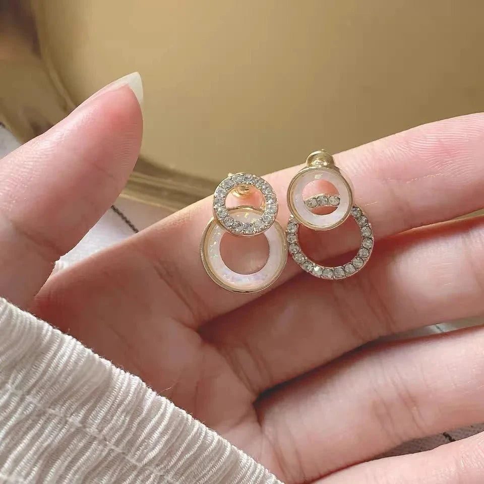 Vintage CC Design Stud Earrings – Elegant Korean Fashion Jewelry LUCKY COLLECTION e036 