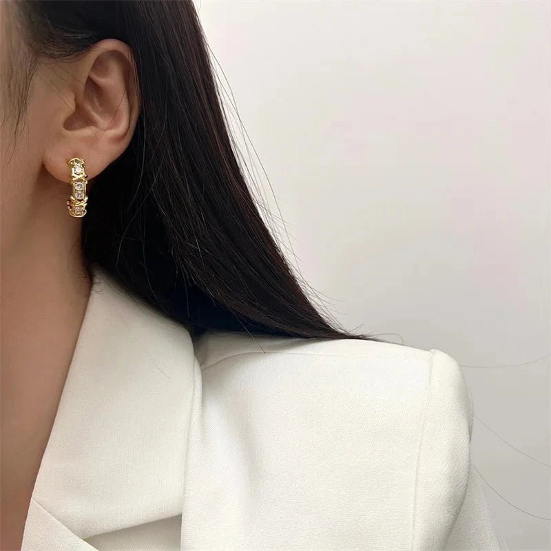 Vintage CC Design Stud Earrings – Elegant Korean Fashion Jewelry LUCKY COLLECTION 