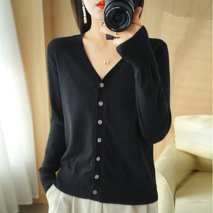 Luxurious Cashmere Knit Cardigan – Effortless Sophistication - LUCKY COLLECTION