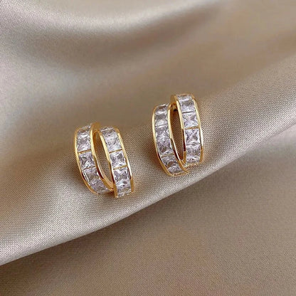 Vintage CC Design Stud Earrings – Elegant Korean Fashion Jewelry LUCKY COLLECTION e1173 