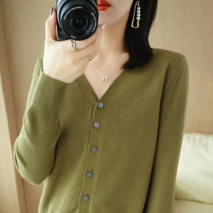 Luxurious Cashmere Knit Cardigan – Effortless Sophistication - LUCKY COLLECTION