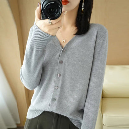 Luxurious Cashmere Knit Cardigan – Effortless Sophistication - LUCKY COLLECTION